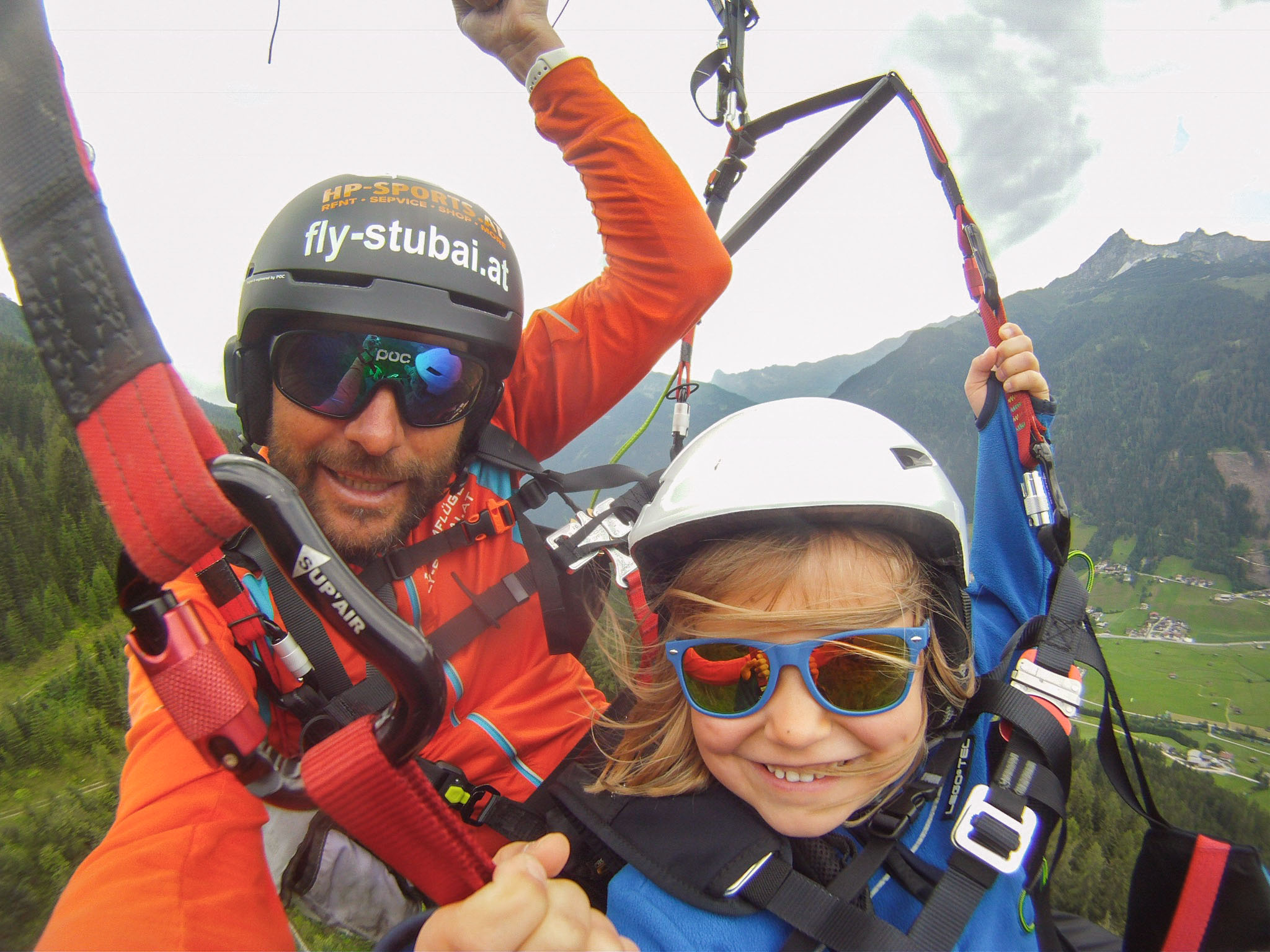 Vatertag-Geschenk Tirol: Warum ein Tandemflug besser ankommt als jede Krawatte